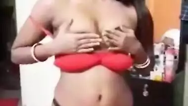 Bengali Desi babe pulls red bra down to expose dark nipples in XXX clip