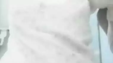 Pakistani Desi minx allows her saggy XXX girls to hang a bit at home