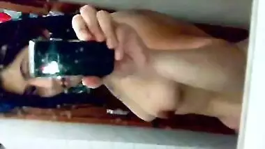 Quarantine makes the Desi girl stay at home so she films porn video