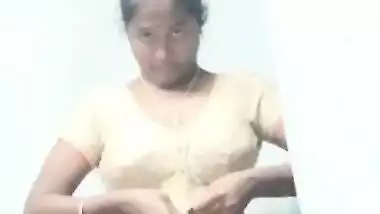 Modest Desi gal with saggy XXX tits changes clothes in front of cam