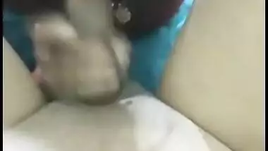 Desi maid blowing dick MMS video