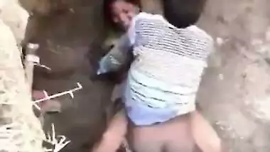 Hot Desi couple caught fucking outdoor in a ravine, MMs recorded by a voyeur