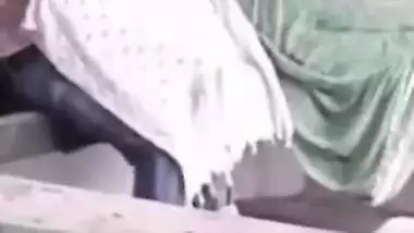 Indian girl in saree caught giving outdoor BJ to lover in Desi mms video