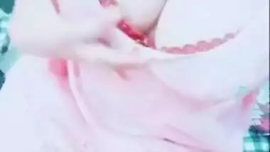 Luscious Desi wench gives XXX close-up of her big ass and breasts