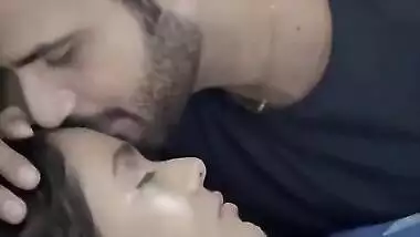 Husband Ke Sone Ke Bad Sexy Bahu Ne Sasur Se Romance Kiya