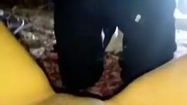 Desi whore in sari reveals pussy for bonking in self-made XXX video