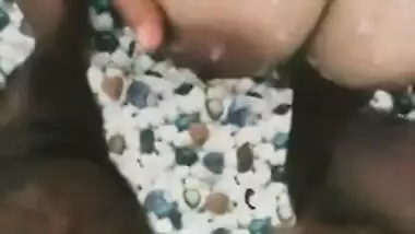 He cums on my best friend in the Toilet / Tamil...