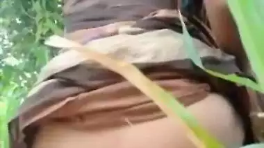 Telugu wife showing her ass and pussy outdoors