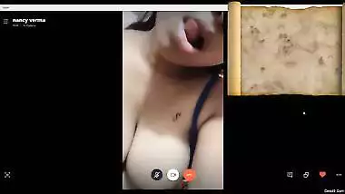 Indian mom puts own fingers in warm pussy for anonymous sex friend