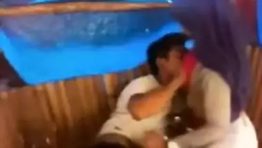 Indian scandal tape of a woman giving oral sex 