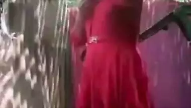 Nephew caught as his village aunty gets outdoor shower, desi XXX mms