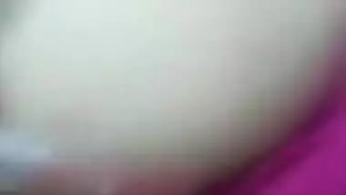 One look at wife's XXX decollete makes Indian fellow in mood for sex