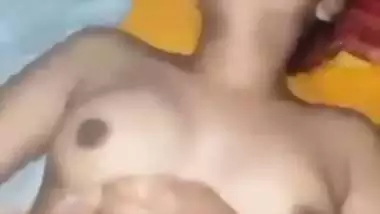 Fatty Desi XXX wife gives pussy to her fucker on camera in MMS video