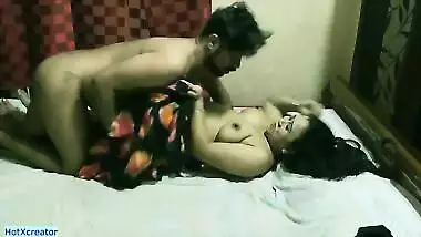 Dude can't hold cum too long when sticking XXX cock into Desi twat