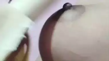 Bengali girl playing with boobs and pussy viral videos