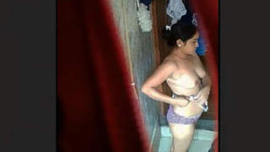 Hidden Cam Bath - Desi Girl Hidden Cam Bath 2 Clips Part 1 indian xxx video