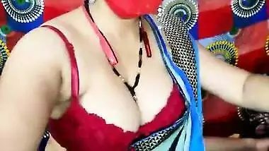 Indian sexy boudi live hot boobs show