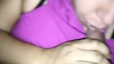 Indian mature bhabhi nicely blowjob like an expert