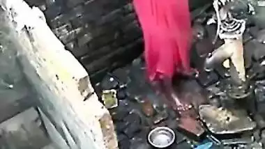Hidden sex video of chubby Indian woman washing her XXX tits outdoors