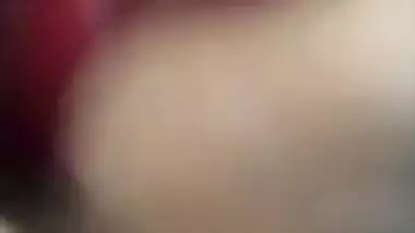 Desi MILF has shaved XXX hole to expose it on camera in the MMS video
