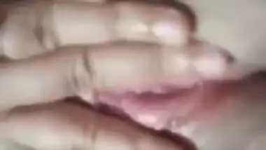 Desi girl makes solo XXX video of herself stripping down under the fan