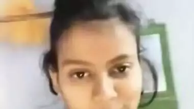 Guys pay money to make the Desi village teen's XXX video into MMS
