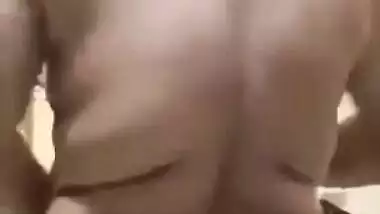 Desi girl doesn't how many people see this XXX video of her boobies