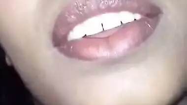 Desi Aunty Uses Vibrator Orgasms and Fucked