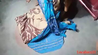 Kamlwali Pocha Lga Rhi Thi Ghar Ke Malik Ne Piche Se Gaand Mari