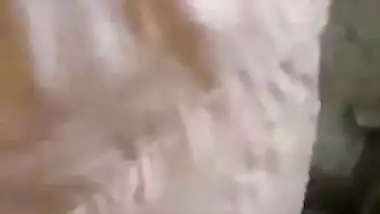 Sexy Pakistani Aunty Peeing And Cleaning