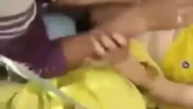 Lovely Bihar aunty gets fucked by two local guys outdoor! Indian new sex mms