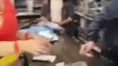 Indian - She bought a shaving razor, but returns it