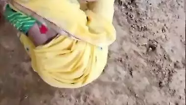 Hot desikudi tempting and showing boobs pussy cleavage