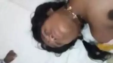 XXX sexy girl shows trimmed pussy on camera in MMS porn with Desi guy