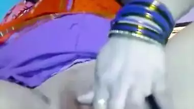Desi XXX bitch masturbates pussy on webcam while husband is at work