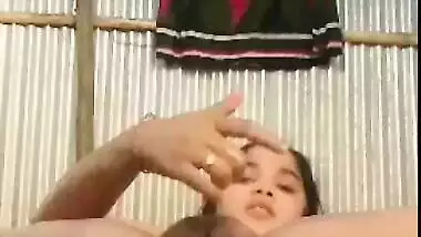 Chubby village girl fingering pussy selfie video