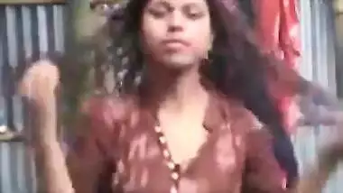 A girl records her desi Bangla sex MMS for her lover