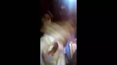 Hot and sexy bhabhi ko cousin dever ne maze lekar chudayi or romance ki bhabhi chut gili ho gyi