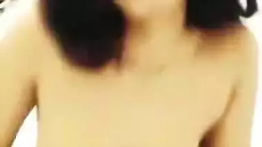 Ravishing Desi girl with beautiful XXX boobs fools around in bath