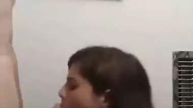 Delhi babe gives an Indian blowjob to her British BF