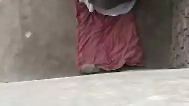 Spying Sasur fucking bahu video going viral online