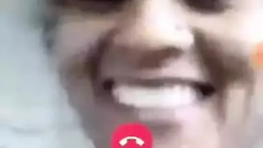Indian online porn slut exposes her boobies for a cunning tit-hunter