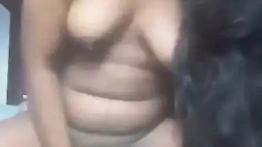 Indian performs her own sex show riding on XXX dildo in the nude