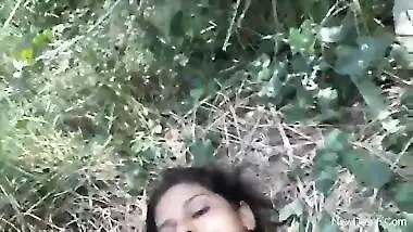 Punjabi village girl ki gaon ke khet mai bur chudai