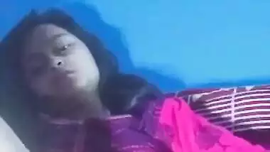 Bangladeshi Chittagong girl fingering her cunt on cam