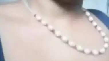 Pretty Desi housewife plays with her juicy XXX tits on the camera