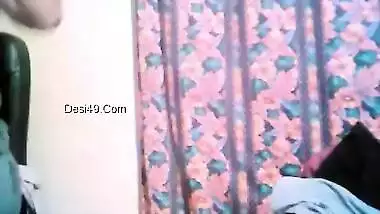 Husband doesn't know his Indian wife exposes boobies worldwide in porn chat