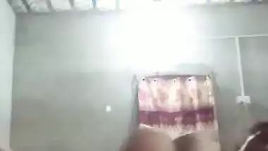 Desi Patna couple fucks and records their Bihari sex video