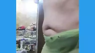 Big ass bhabi navel show in saree