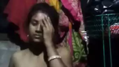 Amateur Desi girl has naked XXX body parts to show off on camera